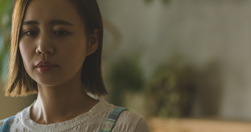 不当要求に悩む主婦(イメージ)